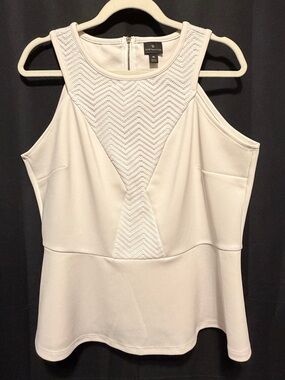 Worthington White Textured Chevron Yoke Peplum Tank